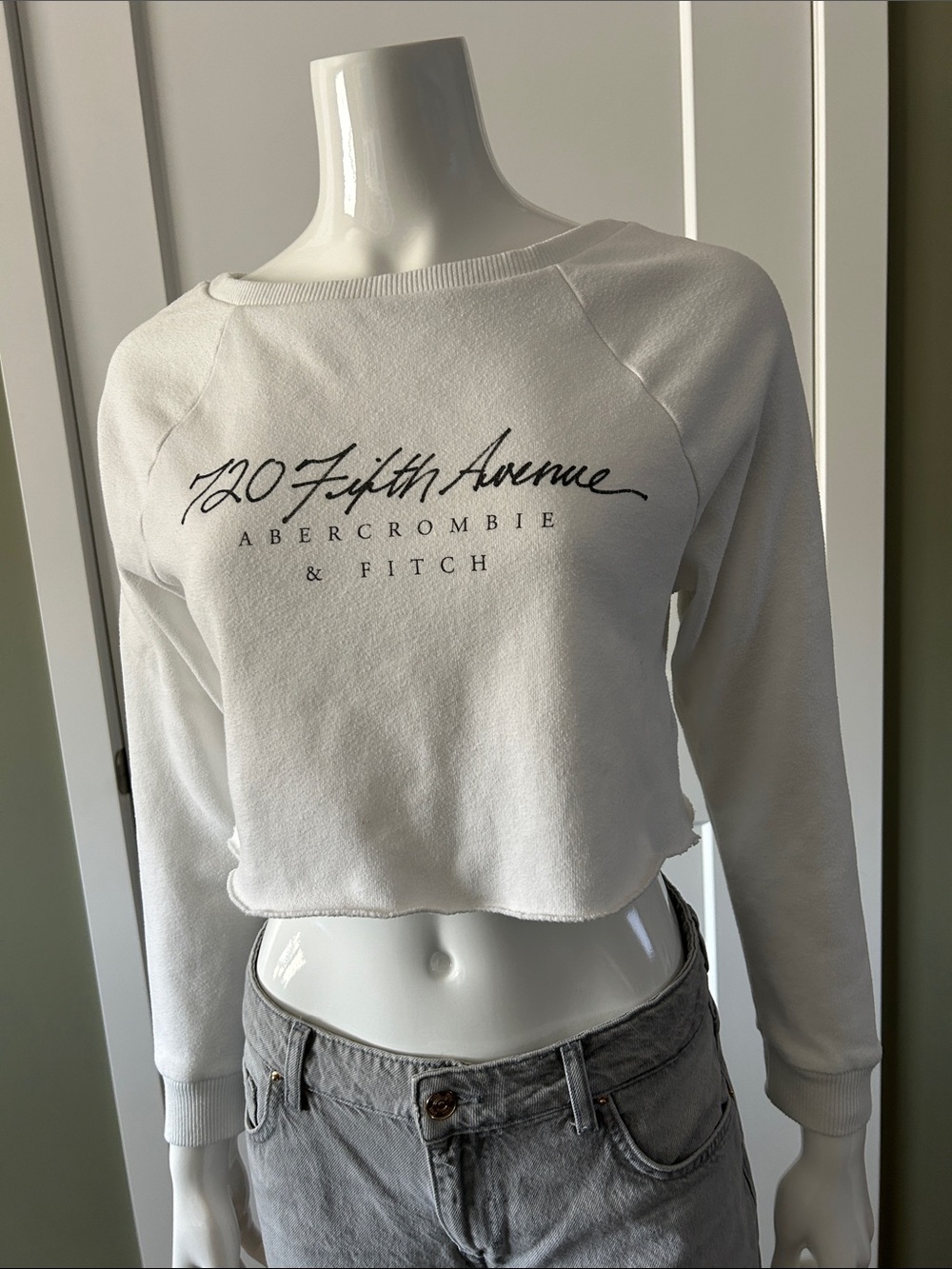 Abercrombie & Fitch “720 Fifth Avenue” Cropped Sweatshirt – Size Small - Picture 9 of 9